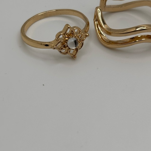 Elegant Gold-Tone Ring Set - Picture 4 of 5